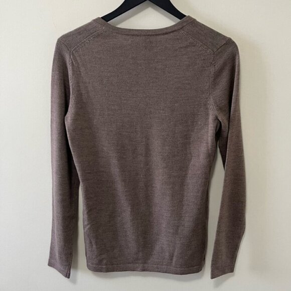 Lord & Taylor 100% Merino Wool V-Neck Sweater Size S - Picture 2 of 10